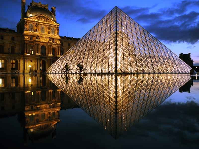i_m_pei_s_pyramid_at_the_palais_du_louvre_paris__1845491404 (800x600)