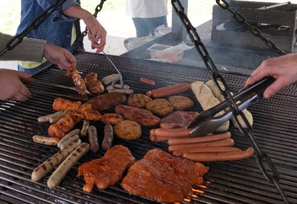 Zusammen: Grill und Relax Вместе: грилим и отдыхаем